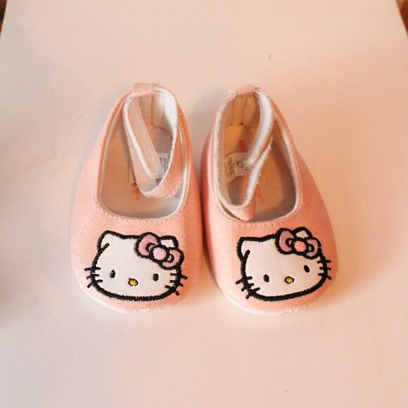 🍁5/$25🎃 Hello Kitty Size 2 Baby (3M) Crib Shoes - Picture 1 of 2